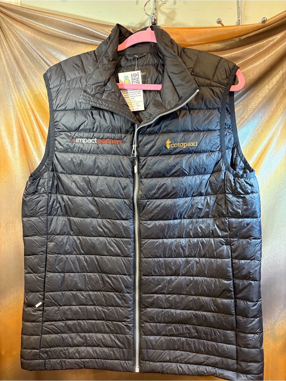 cotopaxi branded Black Quilted Lightweight Puffer‎ Vest with Logo. Med. Box TT